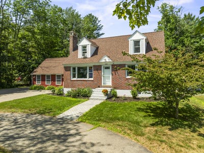 /international/us/208-long-sands-road-york-me-110100979739/