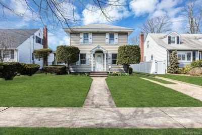 /international/us/126-stuyvesant-avenue-merrick-ny-110107209946/