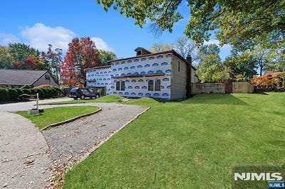 /international/us/150-lawrence-drive-paramus-nj-110120637111/