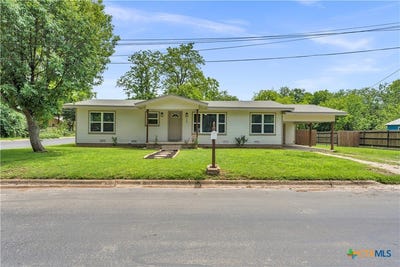 /international/us/209-e-live-oak-street-burnet-tx-110107683720/