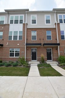 /international/us/2945-showplace-drive-naperville-il-110107439805/