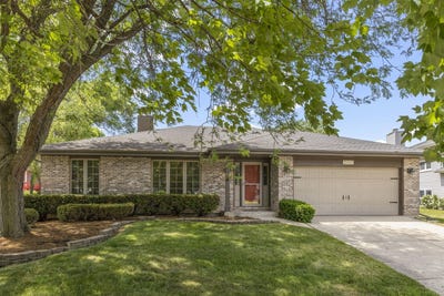 /international/us/2717-rolling-meadows-drive-naperville-il-110108569325/