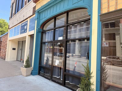 /international/us/407-s-main-street-joplin-mo-110108741178/