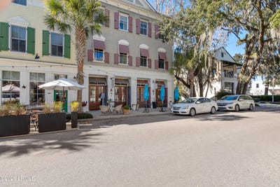 /international/us/8-a-market-beaufort-sc-110105200155/