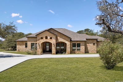 /international/us/879-latigo-blvd-pipe-creek-tx-110120098033/