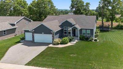 /international/us/100-brooke-drive-belleville-wi-110101165742/