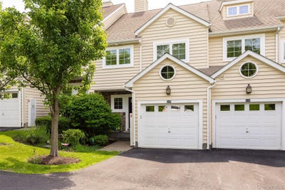 /international/us/320-hudson-view-terrace-hyde-park-ny-110108819584/