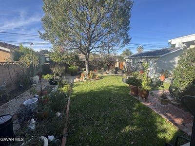 /international/us/23337-vanowen-street-west-hills-ca-110105952671/