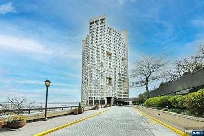 /international/us/7004-boulevard-e-guttenberg-nj-110106987923/