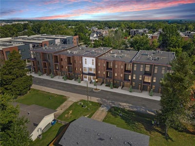 /international/us/905-se-4th-street-bentonville-ar-110120534638/