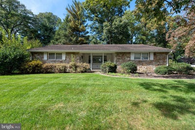 /international/us/2-hiawatha-drive-leola-pa-110120578203/