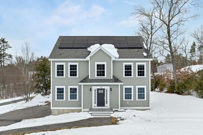 /international/us/135-smoke-street-barrington-nh-110106037370/