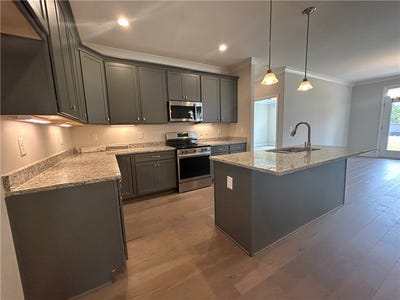 /international/us/260-meridian-way-seneca-sc-110090674234/