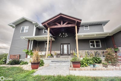 /international/us/1084-150th-street-essex-ia-110119986643/