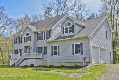/international/us/210-grouse-run-cresco-pa-110107923335/