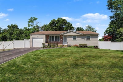 /international/us/46-oakland-avenue-central-islip-ny-110119299662/