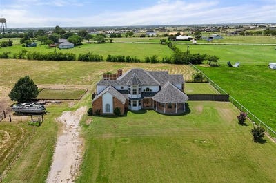 /international/us/304-southview-court-krum-tx-110100380752/