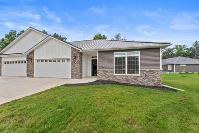 /international/us/235-auseon-court-hillsdale-mi-110098187876/