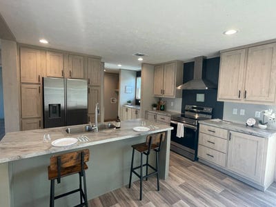 /international/us/11500-sw-kanner-hwy-indiantown-fl-110099440120/