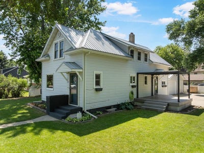 /international/us/211-w-3rd-st-velva-nd-110100306249/