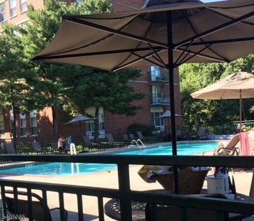 /international/us/240-main-st-little-falls-twp-nj-110108447742/