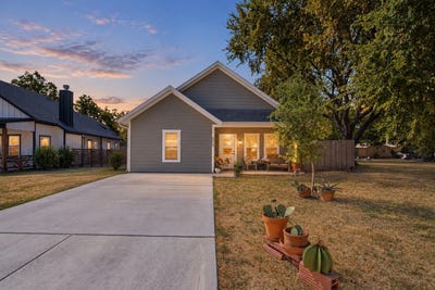 /international/us/205-owens-street-bridgeport-tx-110110193087/
