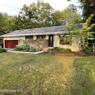 /international/us/129-okara-drive-guilderland-ny-110099968889/