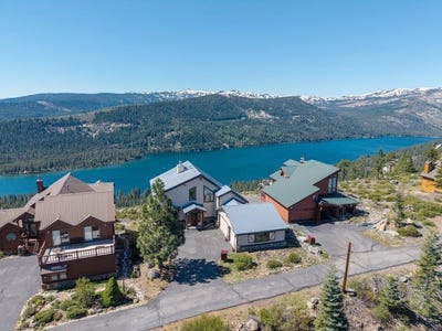 /international/us/12276-skislope-way-truckee-ca-110108362342/