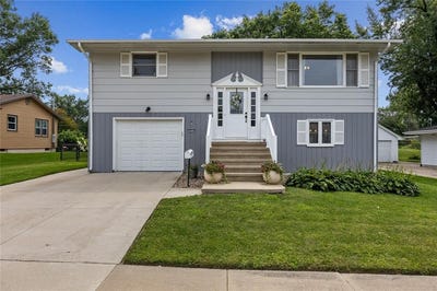 /international/us/2875-23rd-avenue-marion-ia-110101431940/