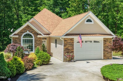 /international/us/179-occoneechee-drive-clarksville-va-110107892826/