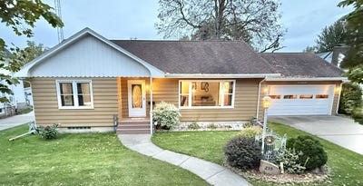 /international/us/235-clark-street-reedsburg-wi-110110378779/