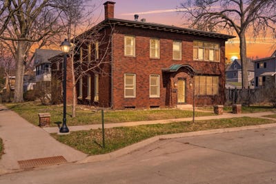 /international/us/1003-king-st-la-crosse-wi-110106951820/