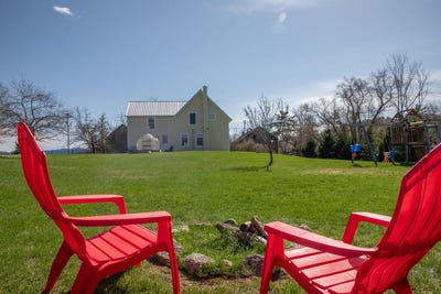 /international/us/953-county-route-8-westport-ny-110107511410/