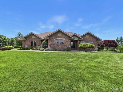 /international/us/1751-elizabeth-road-staunton-il-110108745505/