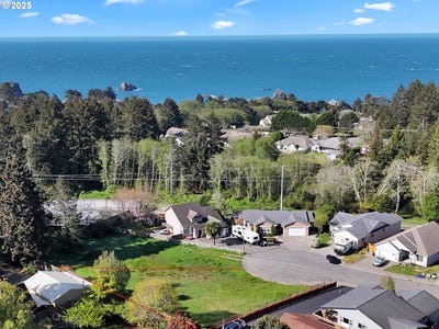/international/us/6923-oakwood-ct-brookings-or-110099042018/