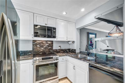 /international/us/5927-e-creekside-avenue-orange-ca-110099790631/