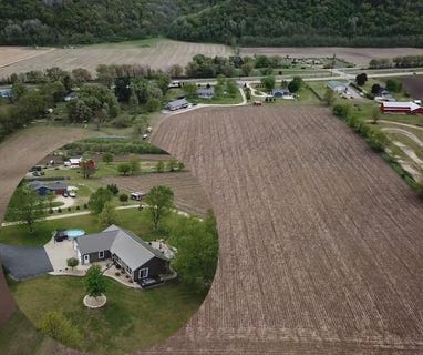 /international/us/911-exchange-street-blue-river-wi-110107892579/