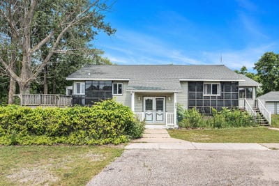 /international/us/258-division-street-eastlake-mi-110100798241/