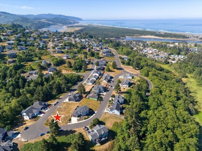 /international/us/37-lahaina-loop-pacific-city-or-110099173553/