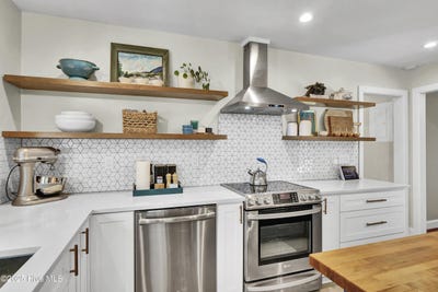 /international/us/1716-azalea-drive-wilmington-nc-110100927373/