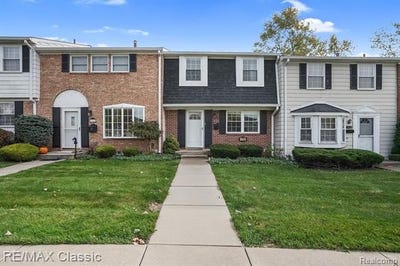 /international/us/19580-crystal-lake-drive-northville-mi-110108478132/