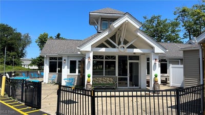/international/us/5205-lake-road-w-ashtabula-oh-110100970786/