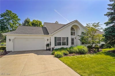 /international/us/6865-hidden-lake-trail-brecksville-oh-110100799796/