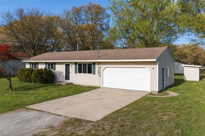 /international/us/262-vashti-lane-muskegon-mi-110108389022/