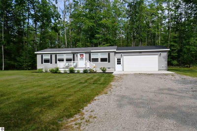 /international/us/5278-reynolds-road-cheboygan-mi-110100893441/