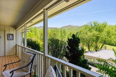 /international/us/514c-oak-creek-rd-franklin-nc-110107513763/