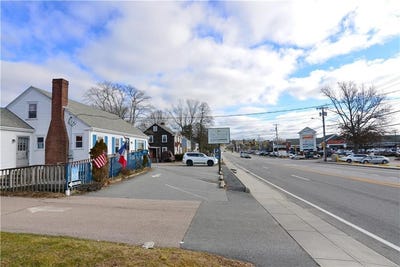 /international/us/72-e-main-road-middletown-ri-110089835725/