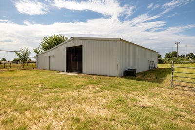 /international/us/207-lazy-b-lane-springtown-tx-110095030137/