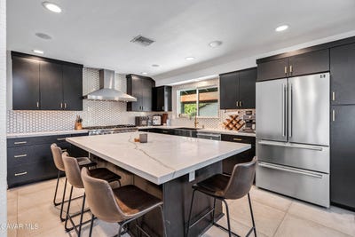 /international/us/7702-de-soto-avenue-canoga-park-ca-110106061915/