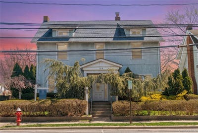 /international/us/108-hempstead-avenue-lynbrook-ny-110107350547/